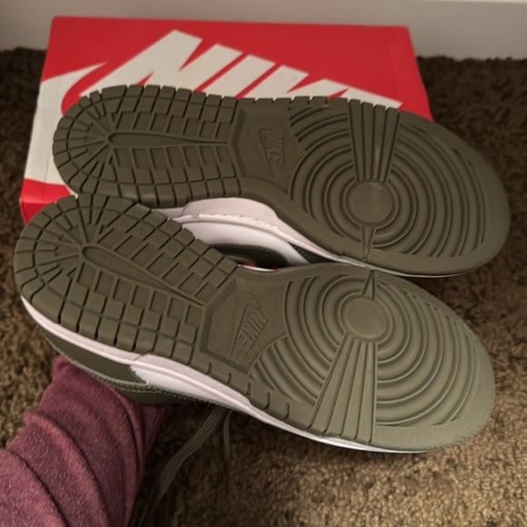 Nike dunk low olive color - Picture 4 of 6